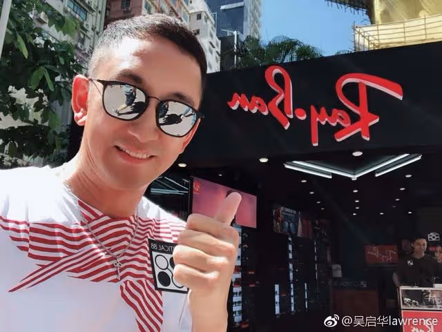 吳啟華愛女吳熙兒曬美照,13歲打扮成熟,讀國際學校一年學費20萬