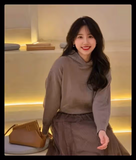 網紅一栗小莎子公開戀情,男方顏值被指不登對,戴大金表難掩富貴