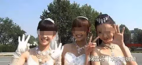 三女兒同時出嫁,母親分別給不同嫁妝,三個女兒氣得分了母親家產