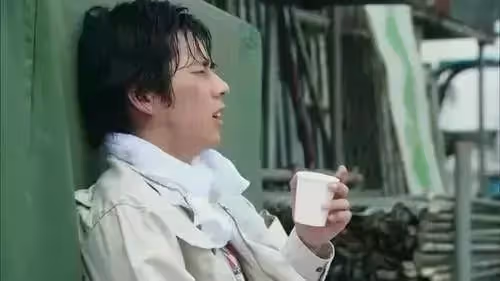 哥哥打工供妹上學,妹妹結婚嫌哥寒酸不讓去,看到新郎哥哥淚目