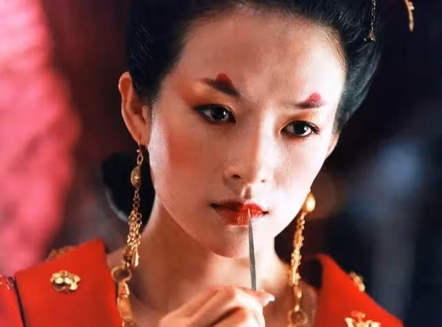 馮小剛花2億拍《夜宴》,章子怡拒演暴露鏡頭,她替演三個鏡頭