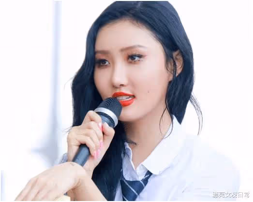歐美風女王華莎,身材火辣性感,是什麼讓她想要整形