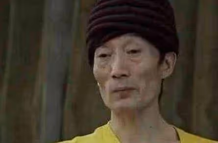 楊麗萍愛徒郭冷:年薪百萬卻住在20平的房子,如今46歲無人願嫁他