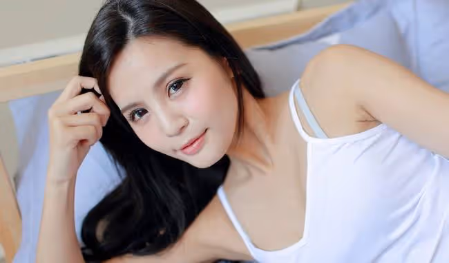 他說我是個小妖精,將他占為己有後,我被一個女人潑了硫酸
