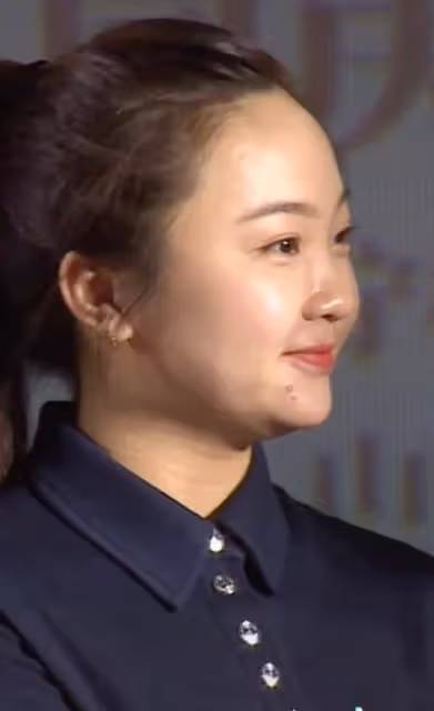 當年驚艷無數人的林妙可，如今才剛成年看著就像農村大姨，長殘了