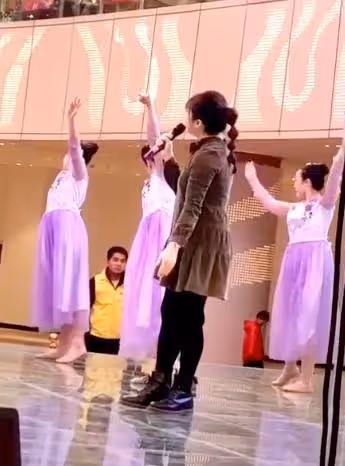當年驚艷無數人的林妙可，如今才剛成年看著就像農村大姨，長殘了
