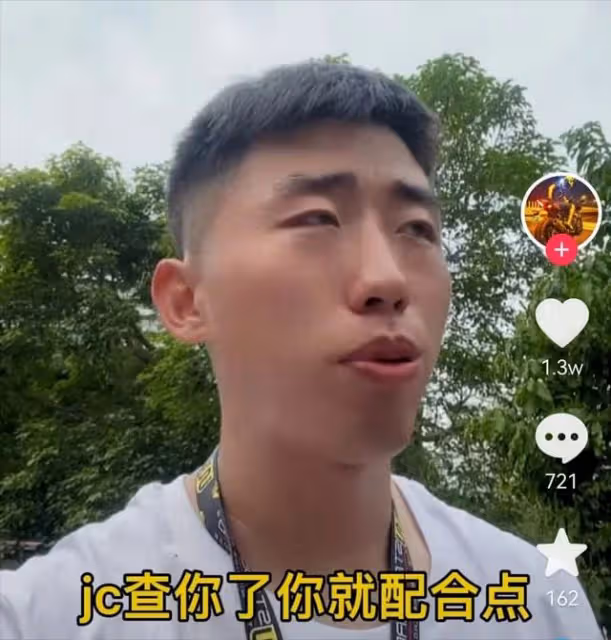 屢教不改!百萬粉網紅因無證駕駛被拘留15天,曾因危險駕駛判緩刑