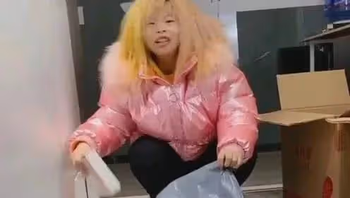 網紅瓊姐:坐豪車,收鮮花,每天一個男朋友,如今「結婚」了