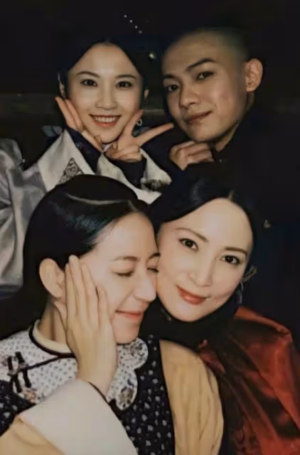楊蓉開撕蔣勤勤，真沒想到，女演員線下玩得這麼狠！