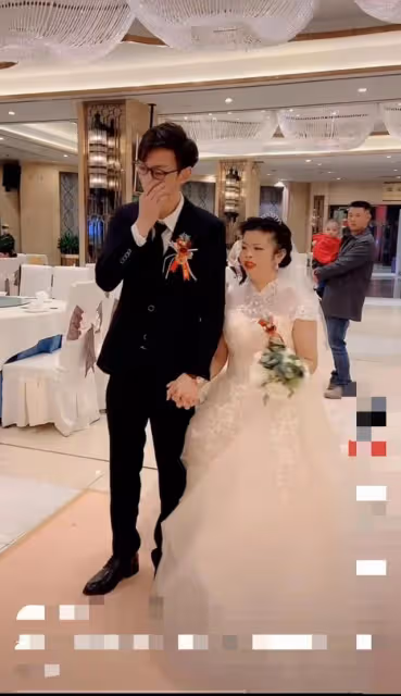 網紅瓊姐:坐豪車,收鮮花,每天一個男朋友,如今「結婚」了