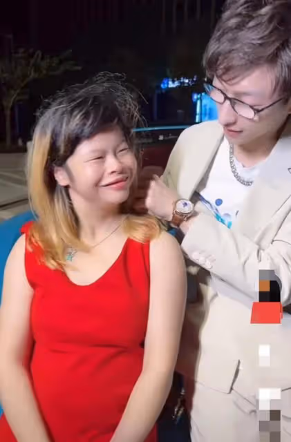 網紅瓊姐:坐豪車,收鮮花,每天一個男朋友,如今「結婚」了