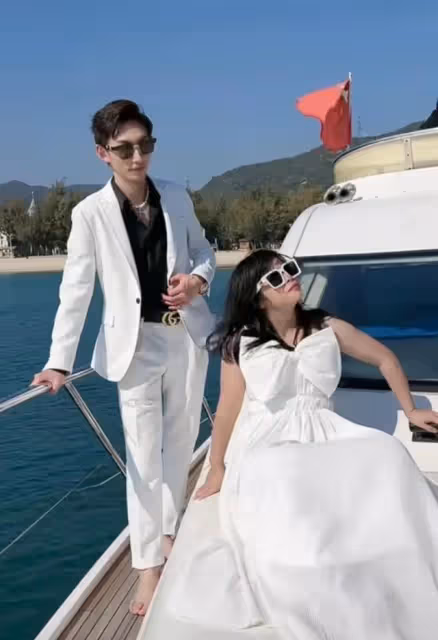 網紅瓊姐:坐豪車,收鮮花,每天一個男朋友,如今「結婚」了
