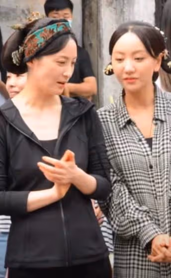 楊蓉開撕蔣勤勤，真沒想到，女演員線下玩得這麼狠！
