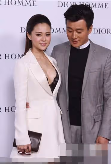堪稱最強「師生戀」，讓老師八年生3孩子，如今41歲老師韻味滿天飛