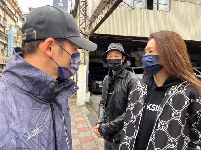 眾星送別52歲名導!林依晨眉頭緊皺,張宇聲音顫抖,妻子需人攙扶