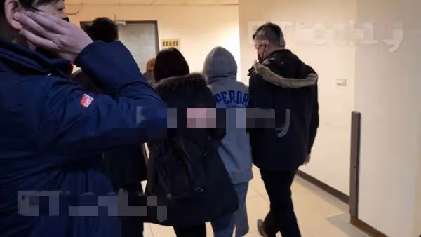 眾星送別52歲名導!林依晨眉頭緊皺,張宇聲音顫抖,妻子需人攙扶