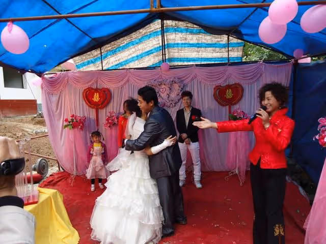 「彩禮還給我」男友默認彩禮帶回，舉債結婚，妻子得知後連夜退婚