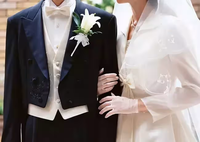 新娘上廁所,回到現場只剩娘家人,母親:女婿讓你和廁所那人結婚