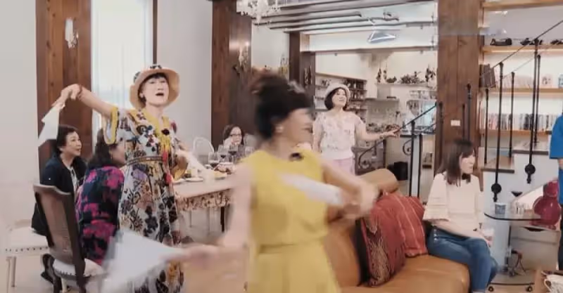 兒媳，媽來給你看孩子了！奶奶，我都12歲了，不用人看了