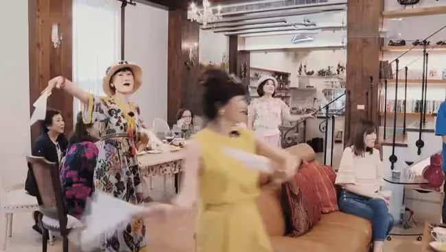 兒媳,媽來給你看孩子了!奶奶,我都12歲了,不用人看了