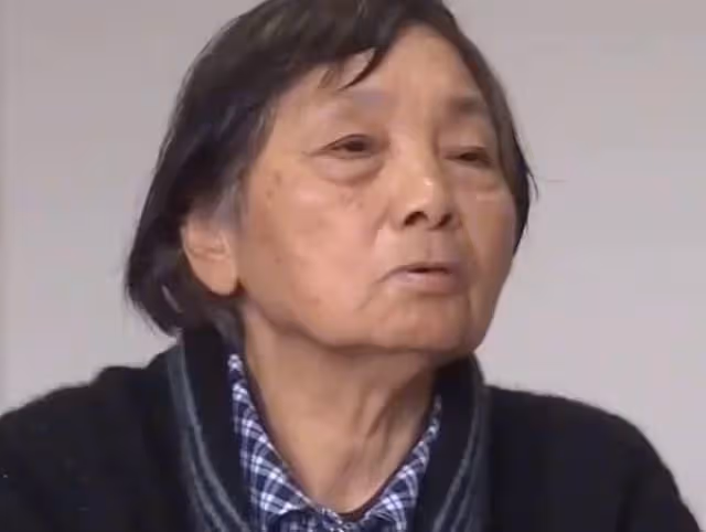 外婆擁有百萬存款，被外孫偷偷挪用買房買車，外婆上門討債反被打