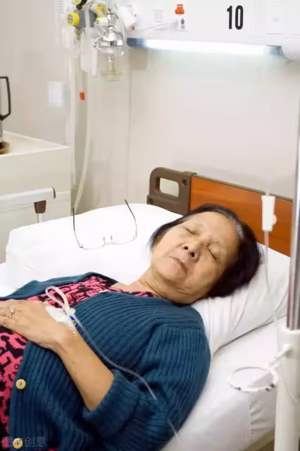 67歲老人有兒子卻要到女兒家養老,聽完女婿的話,才明白養老靠誰