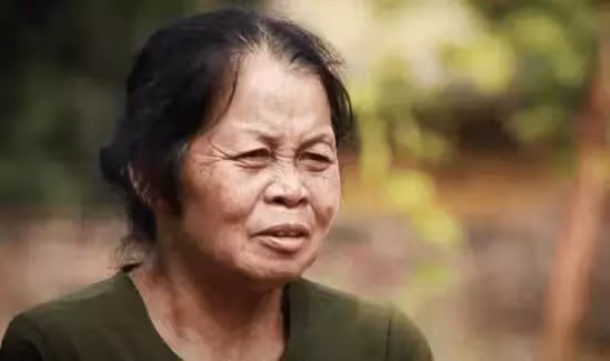 媽媽撇下不滿1歲嬰兒斷聯,貧窮保姆變身養娃16年。網讚:你就是親生母親