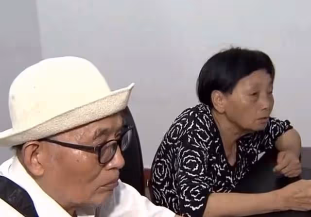 外婆擁有百萬存款，被外孫偷偷挪用買房買車，外婆上門討債反被打
