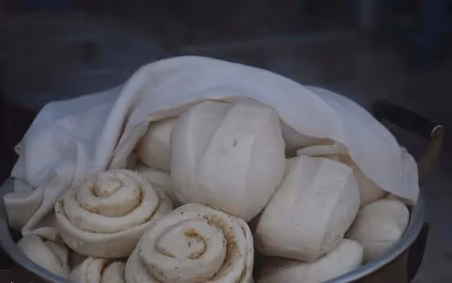 回鄉下婆家，半夜餓了起來找吃的，看到鍋里的饅頭，我淚流不止！