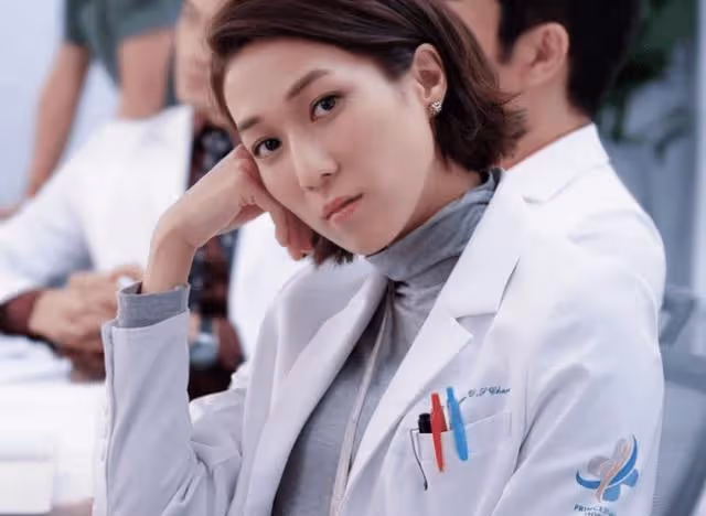 風波不斷!傳與TVB高層不和後,王祖藍被曝逼16歲女星為事業休學