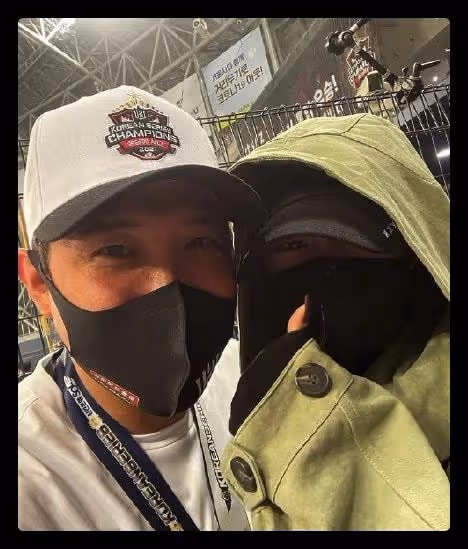 千萬粉網紅猴哥領證!大年初十成吉日,五對情侶同天結婚喜事不斷
