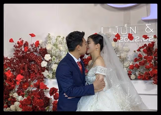 千萬粉網紅猴哥領證!大年初十成吉日,五對情侶同天結婚喜事不斷