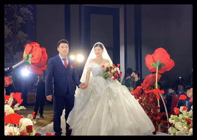 千萬粉網紅猴哥領證!大年初十成吉日,五對情侶同天結婚喜事不斷