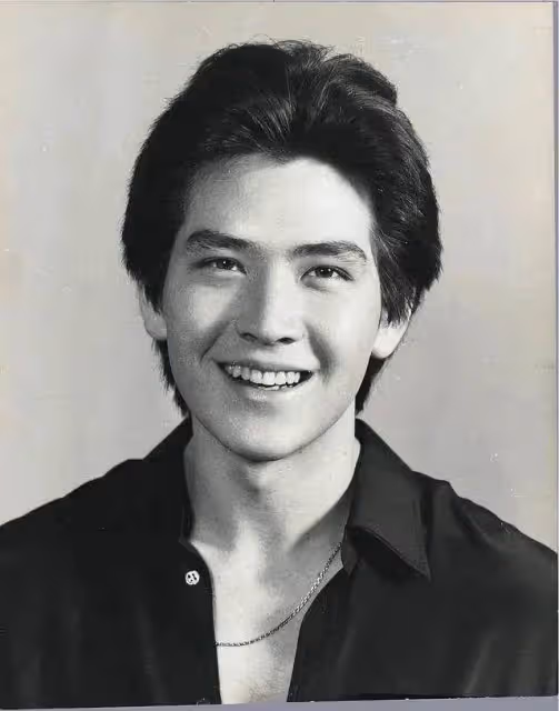 春晚第一美男，被台娛封殺14年，年過60依舊未婚，卻被幾億觀眾懷念至今……