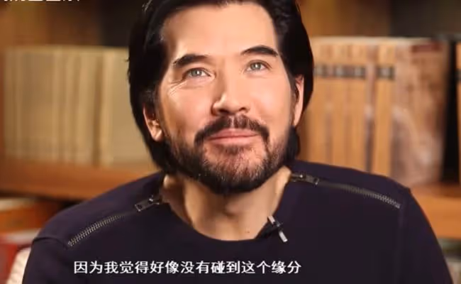 春晚第一美男，被台娛封殺14年，年過60依舊未婚，卻被幾億觀眾懷念至今……