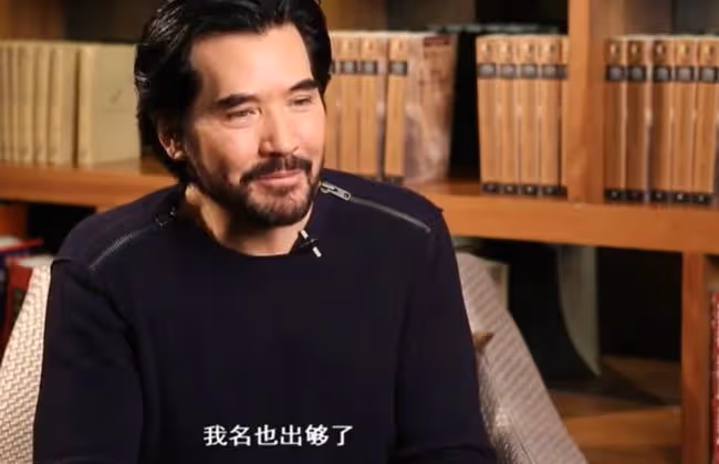 春晚第一美男,被台娛封殺14年,年過60依舊未婚,卻被幾億觀眾懷念至今……