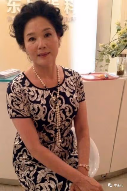 和軍人丈夫離婚，獨自撫養女兒長大，「國民母親」楊青如今怎樣了