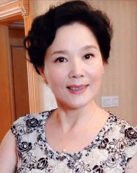 和軍人丈夫離婚,獨自撫養女兒長大,「國民母親」楊青如今怎樣了
