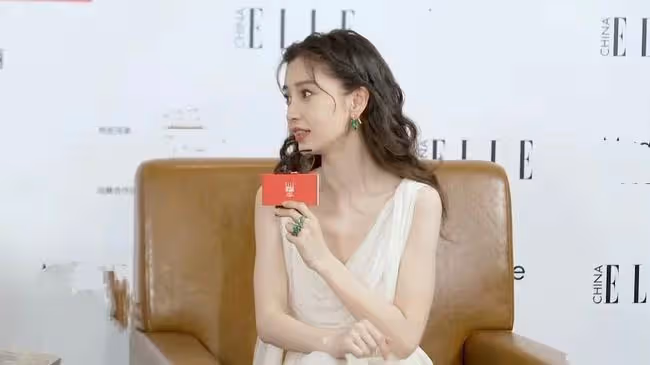ELLE紅毯被取消？AB成希臘女神，熱巴紅裙風情萬種，關曉彤太驚艷