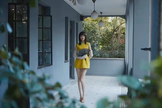 ELLE紅毯被取消？AB成希臘女神，熱巴紅裙風情萬種，關曉彤太驚艷