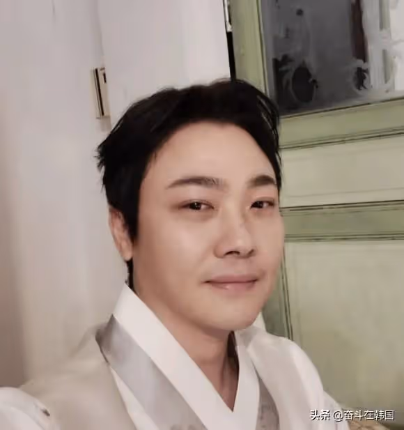 韓流鼻祖男愛豆官宣結婚!曾因詐騙、賭博引爭議,自殺未遂後復出