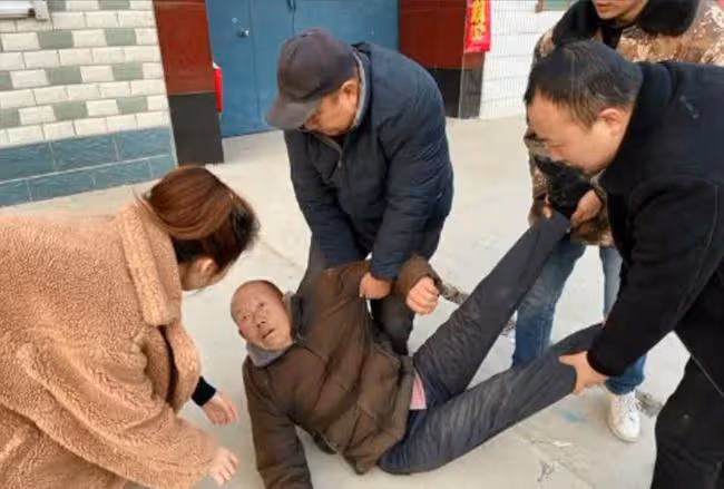 抖音棋聖·王鐵錘,愛好之一「虐大爺」,人送外號「大爺殺手」