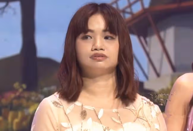 37歲女星沒戴口罩被路人追著罵,拍打對方後急忙逃跑,還多次踢人