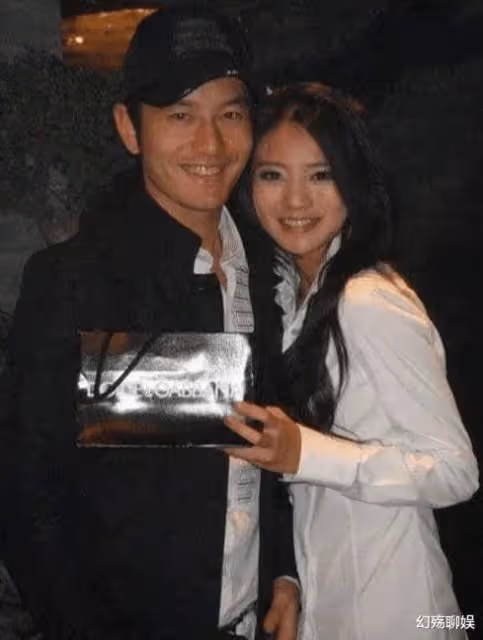 2022年才過10天,娛樂圈就有5對夫妻惹非議,謝娜開年第一瓜