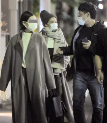36歲日劇女神蒼井優宣布懷孕，孕肚照曝光，與諧星丈夫恩愛散步
