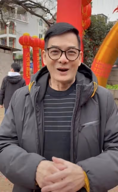 港星李國麟福州農村過年!參加祭祖會吃大碗席,獲眾人圍觀接地氣
