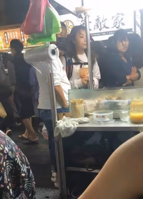 曾志偉照顧好友遺孀,兩人逛超市一同回家,多年陪伴關係引人生疑