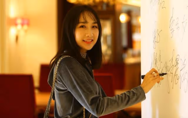 雷佳音的美妻,是我們童年的女神翟煦飛,難怪說熱巴「不漂亮」