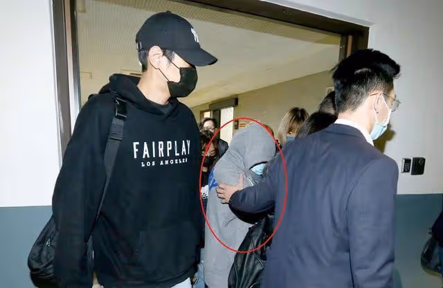 明金成猝死原因公開:妻子挺虛弱身子處理後事,多次不忍落淚