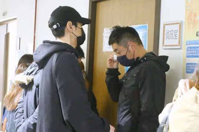 明金成猝死原因公開:妻子挺虛弱身子處理後事,多次不忍落淚
